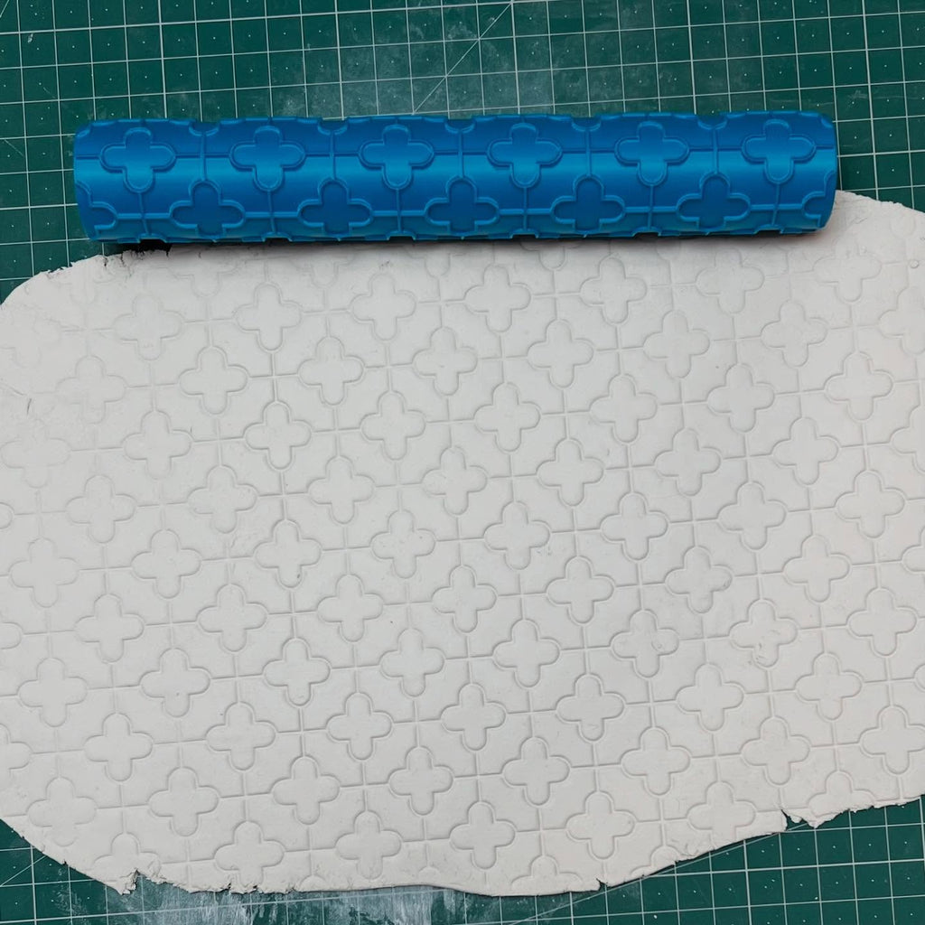 أسطوانة نسيج بنقوش تقليدية